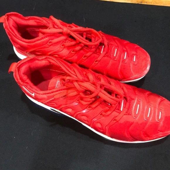 Nike women’s Vapormax plus sneakers red 8 - Picture 2 of 5